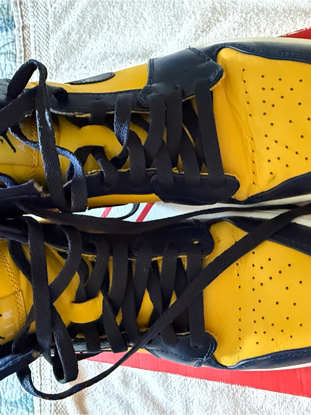 Nike Men's Yellow and Black high Top Sneakers